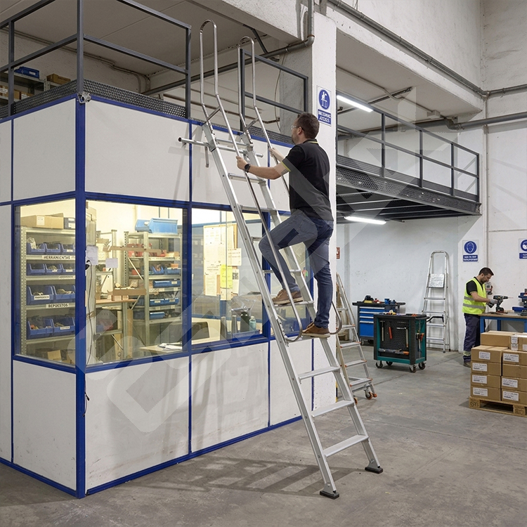 Escalera de aluminio con barandilla